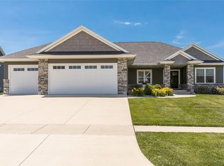 3035 Savannah Court, Hiawatha, IA 52233