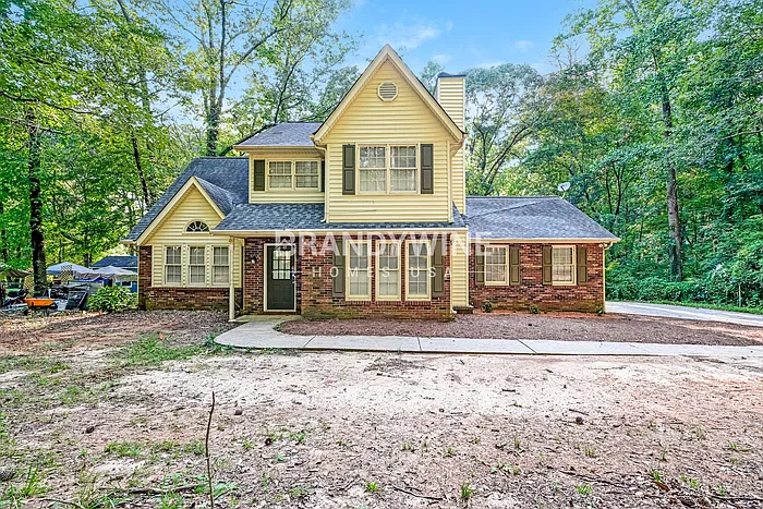 3 bed, 2.0 bath, 1826 sqft, $2,010 — Photo 2