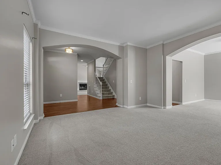 128 Clarendon Cir — Photo 9