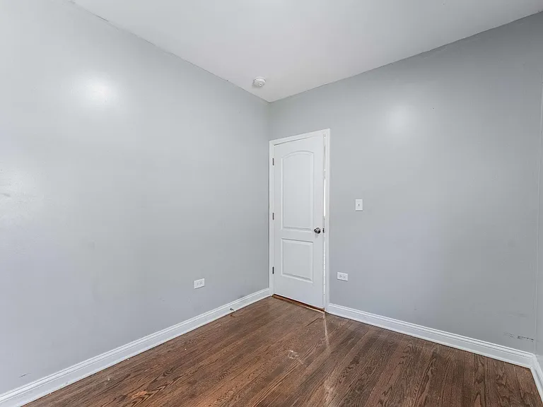 7008 S Oakley Ave — Photo 14