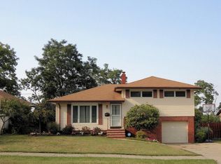 3600 Hetzel Dr, Parma, OH