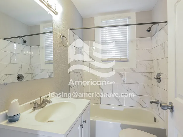570942_011_main_bathroom_12723472.jpg