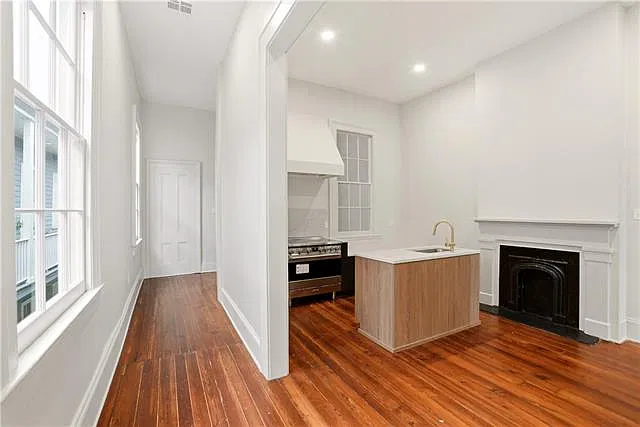 2 bed, 2.0 bath, 1616 sqft, $3,200 — Photo 2
