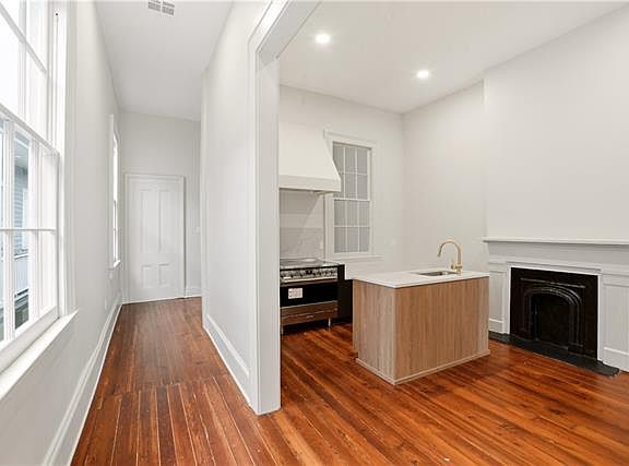 2nd image of 1408 Magazine St #2B
