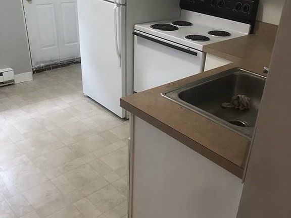 3rd image of 496 Union St #2
