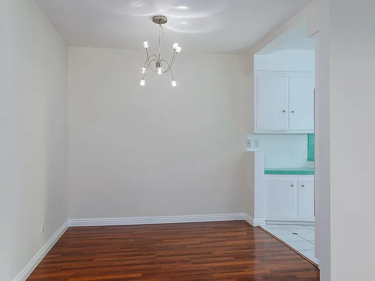 488 E Washington Blvd — Photo 6