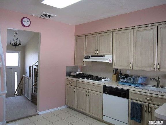 3rd image of 605 Diane Pl