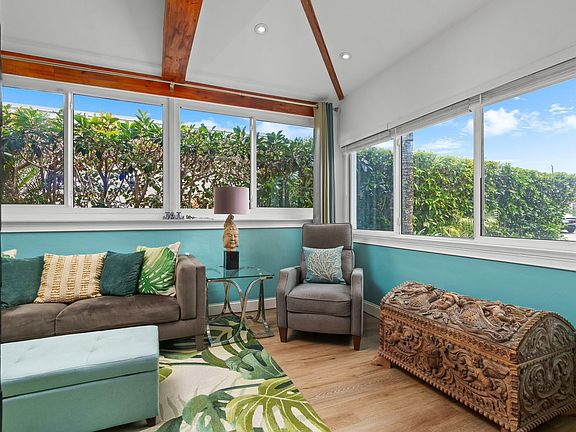 5th image of 4611 NE 3rd Avenue