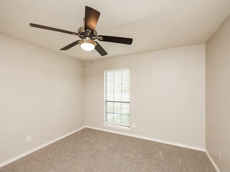 490 Rainier St — Photo 13