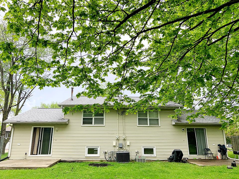 2nd image of 2104 Taylor Dr