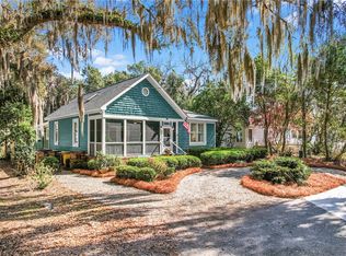 508 2nd St W, Darien, GA 31305