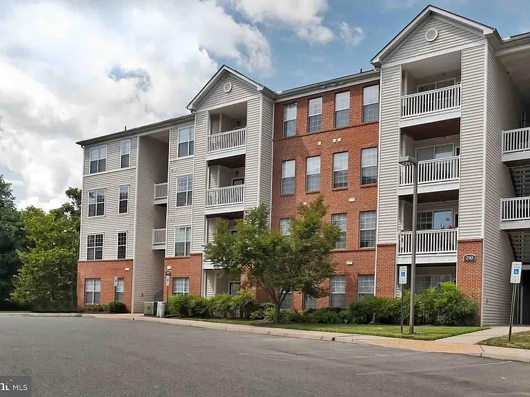 300 Riverbend Dr #1E — Photo 14
