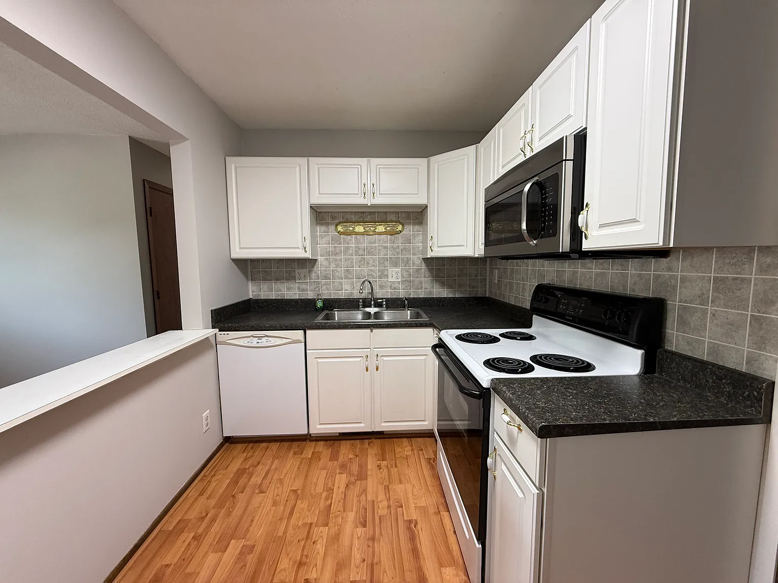 3 bed, 1.5 bath, 1280 sqft, $1,600 — Photo 2