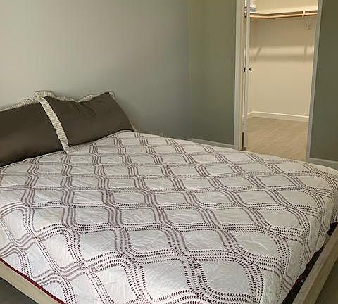 4th image of 12711 Moorpark St #212