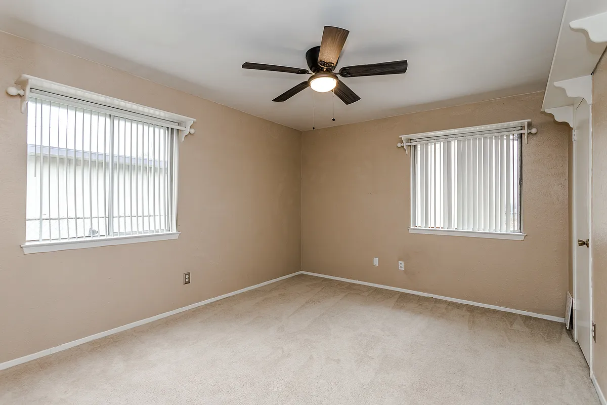 Building Photo - 2517 Rosewood Dr