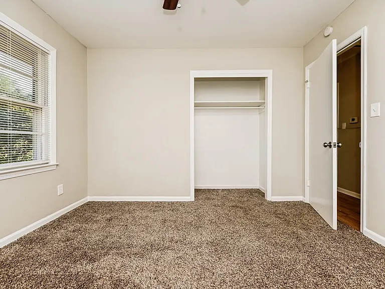 435964_025_bedroom_13448281.jpg