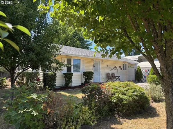 471 Hawthorne St, Sutherlin, OR 97479