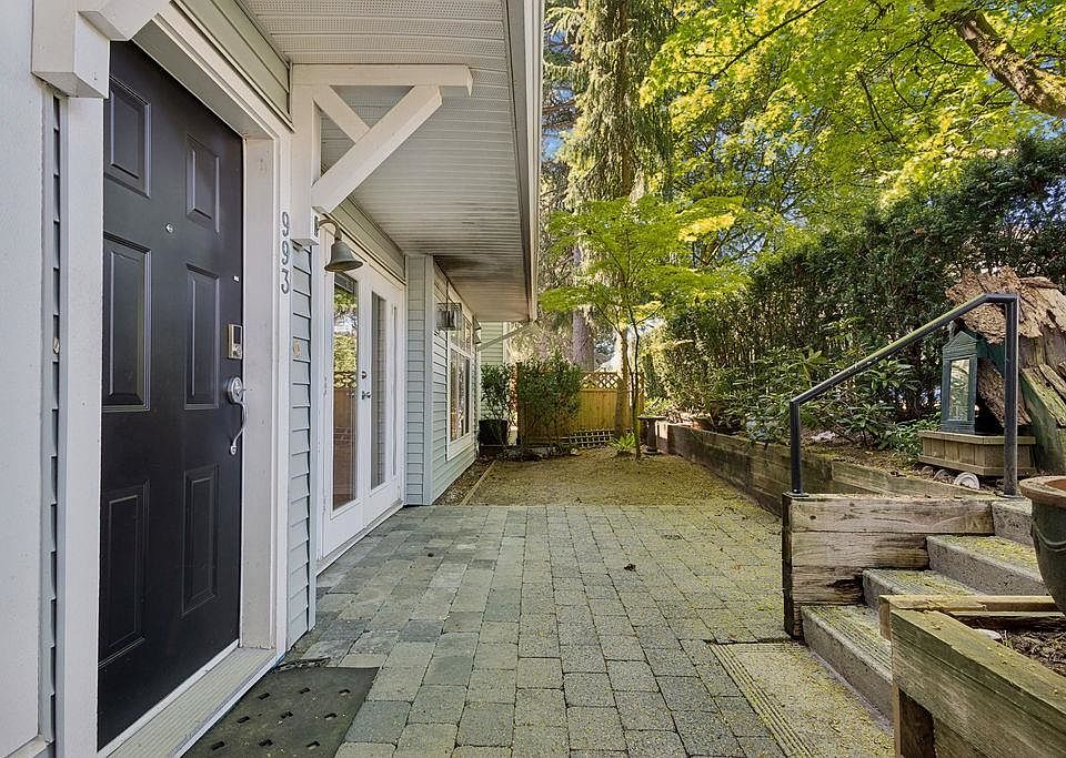 1st image of 993 Lynn Valley Rd