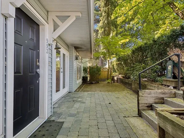 993 Lynn Valley Rd, North Vancouver, BC V7J 1Z6