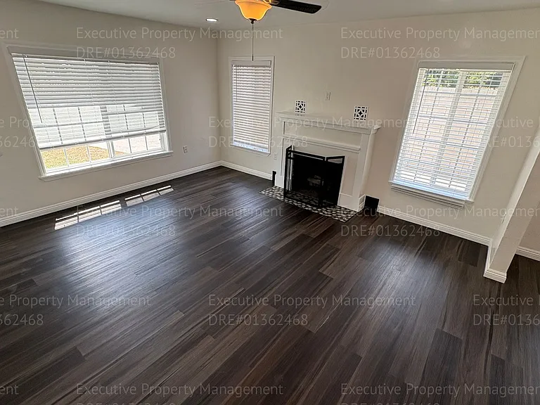 104 S Kincaid St — Photo 2