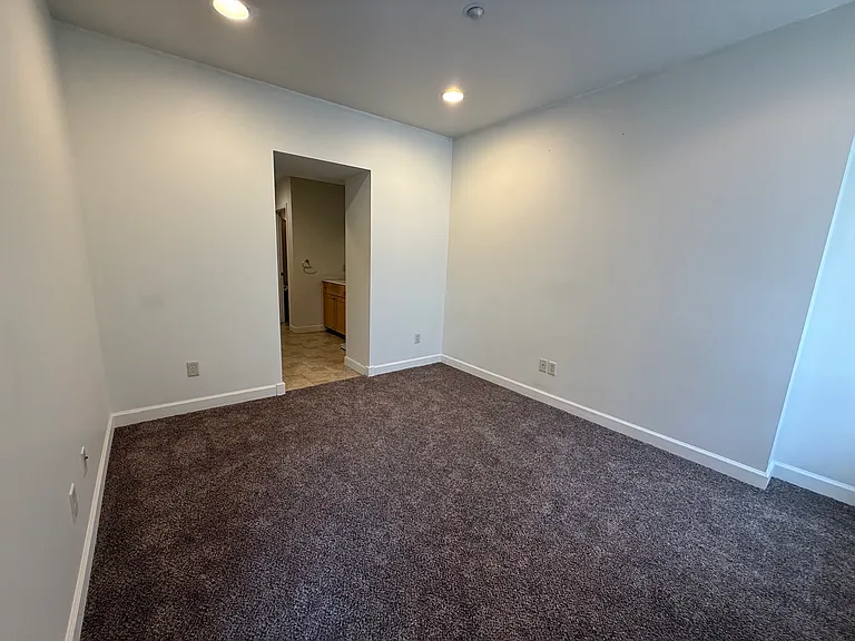 20 E Main St #6 — Photo 5