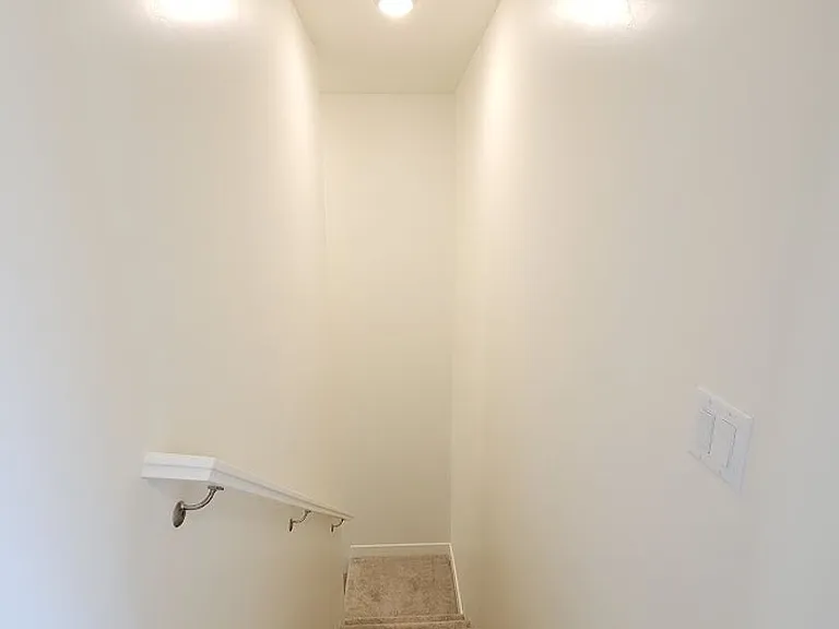 515 S Stewart Creek Cv — Photo 16