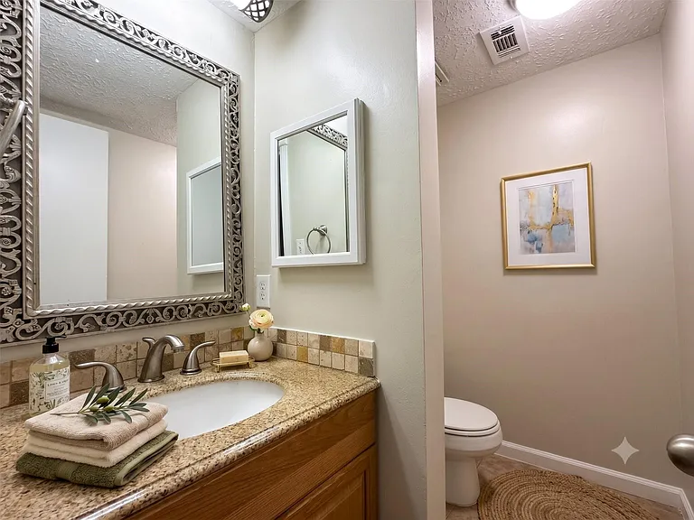 302 Morningside Dr — Photo 16