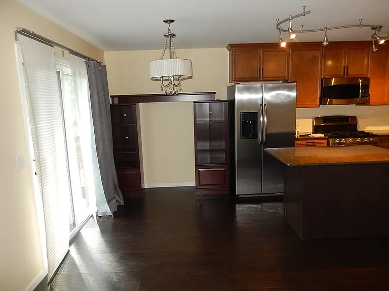 375 Woodridge Cir #F — Photo 17