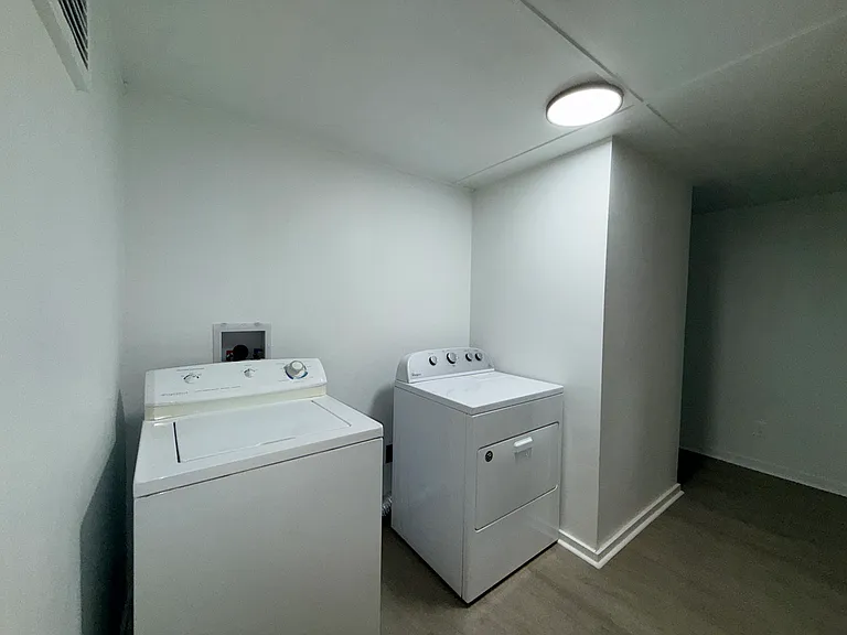 1527 W 11th Ave #A — Photo 2