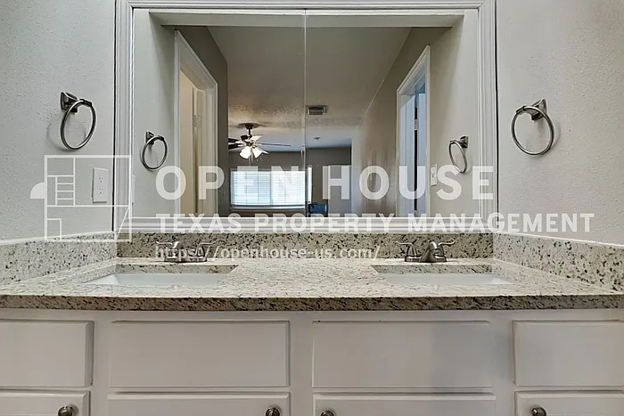 16854 Gleneagle Dr N — Photo 13