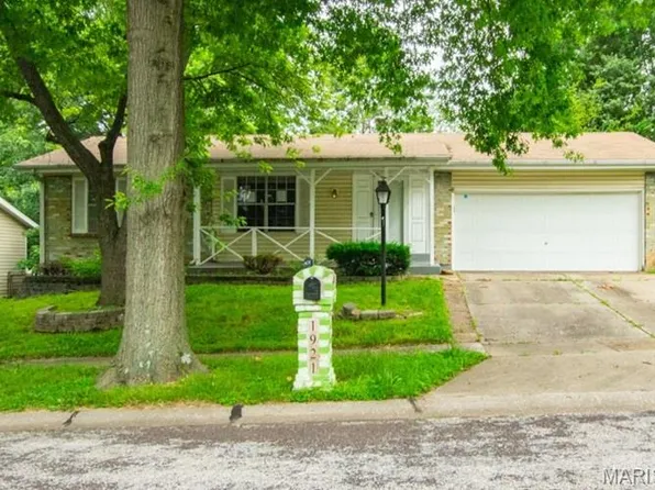 1921 Lakeheights Ln, Saint Louis, MO 63138