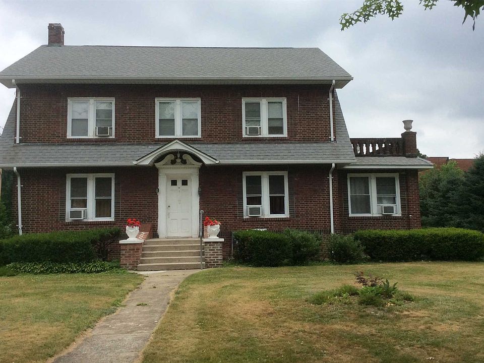 1st image of 250 Vineyard Ave #2