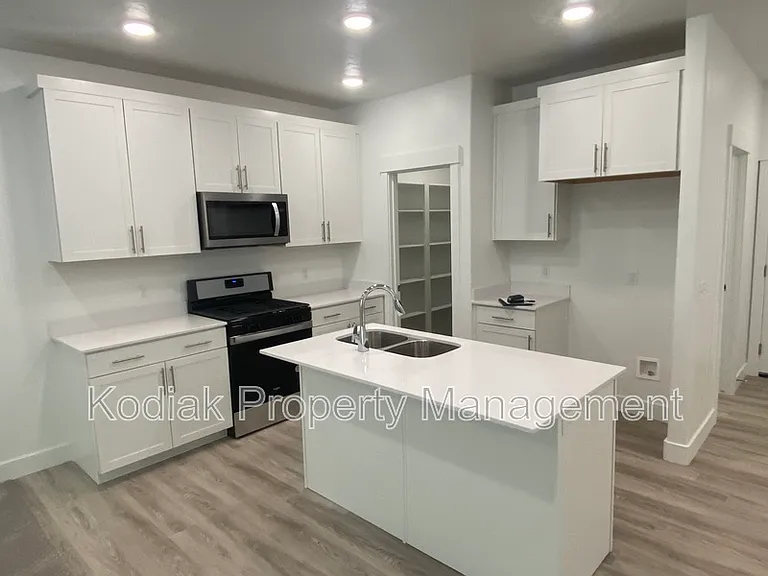 1087 N 1840 W — Photo 2