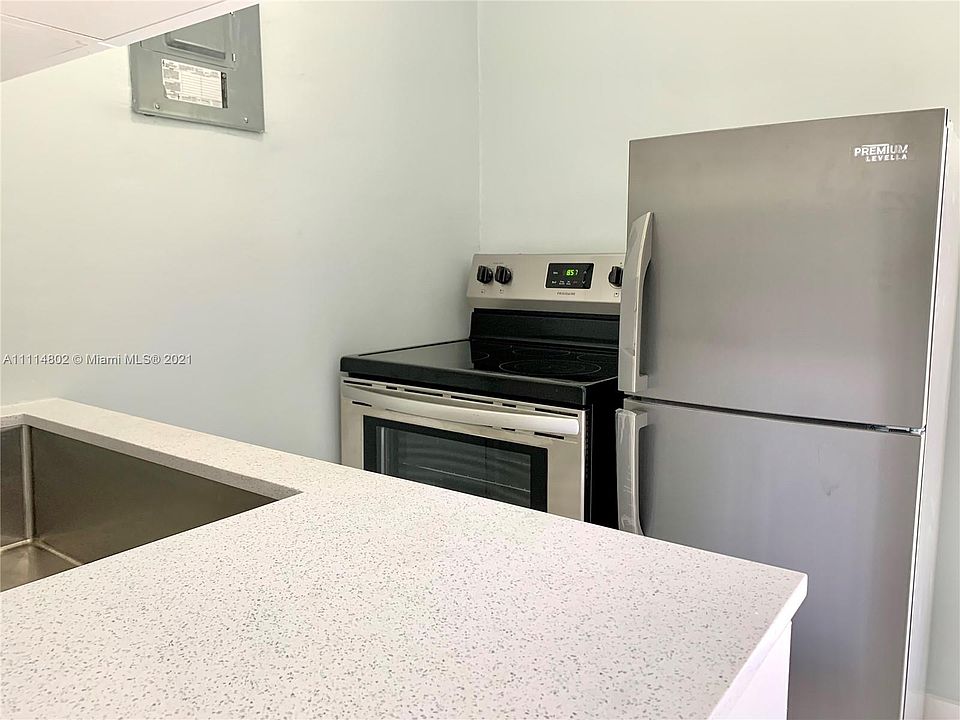 1st image of 2901 NW 18th St #10