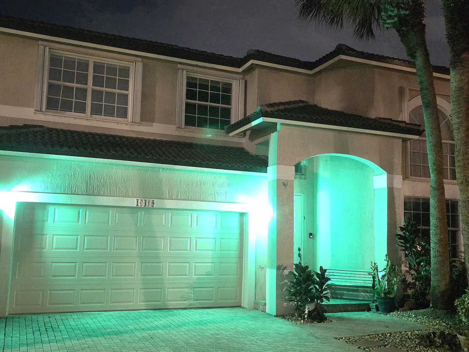 4 bed, 2821 sqft, $4,875 — Photo 1