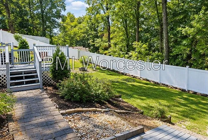 3 bed, 2.0 bath, 1800 sqft, $3,590 — Photo 4