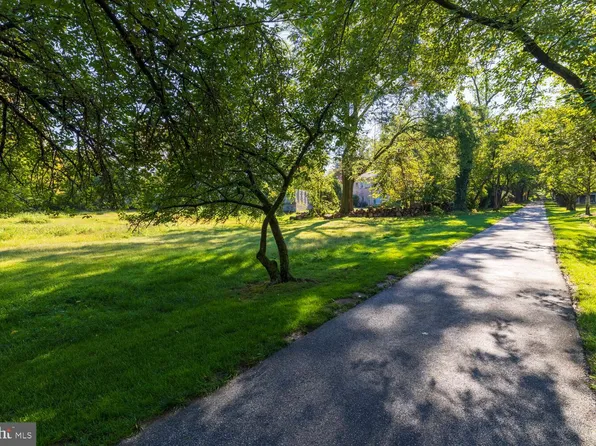 3025 W School House Ln, Philadelphia, PA 19144