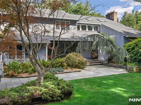 22 Angela Court, Woodcliff Lake, NJ 07677