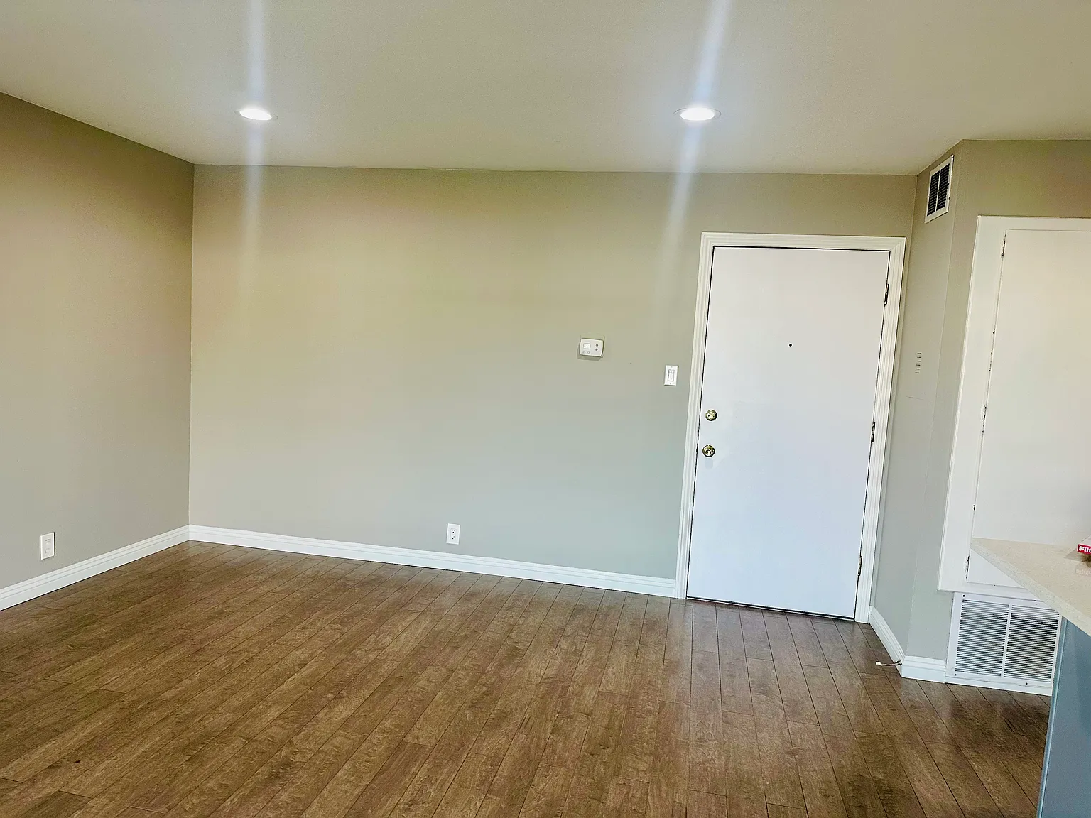 1 bed, 677 sqft, $2,100 — Photo 2