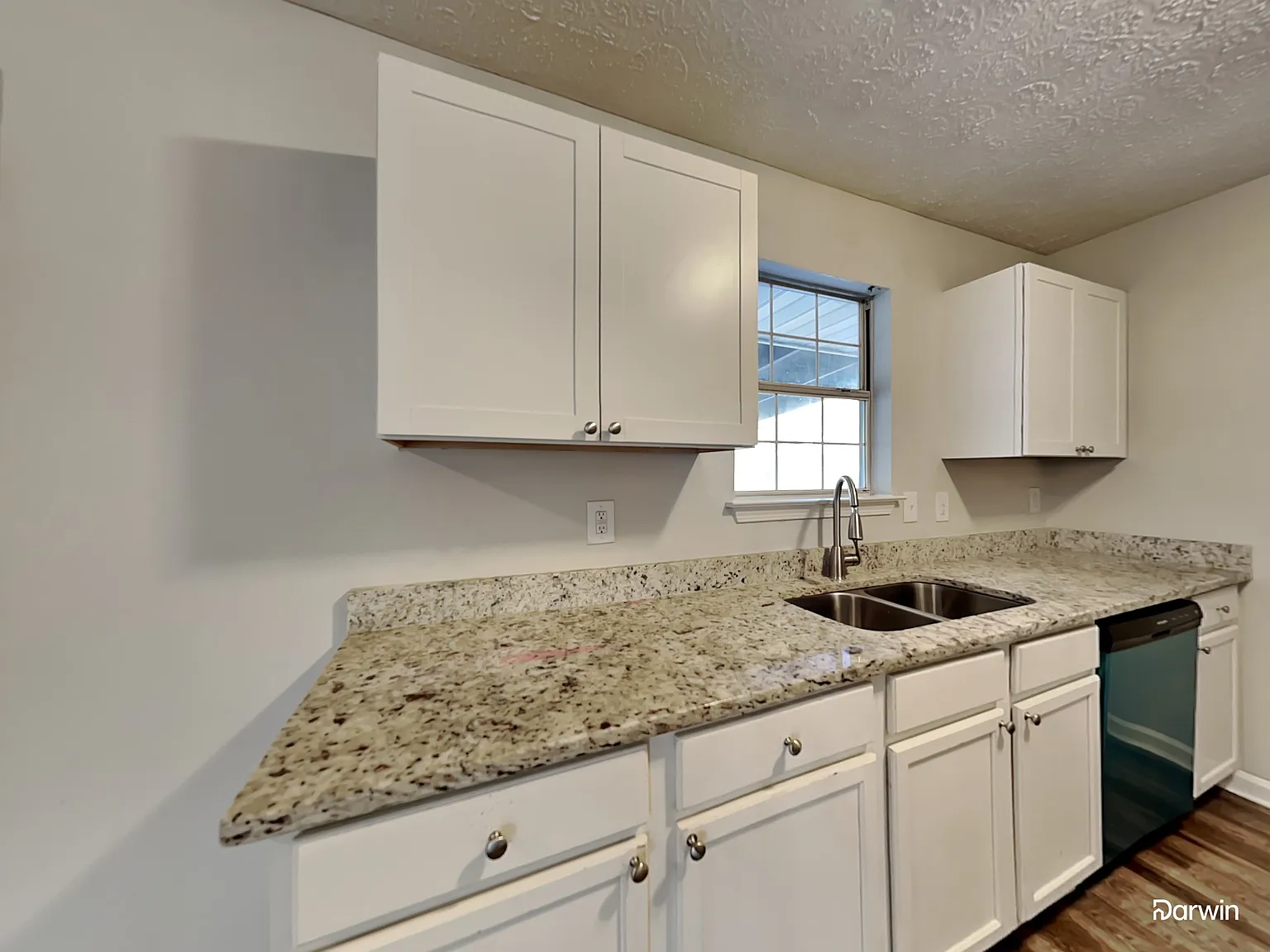 3 bed, 1.0 bath, 1012 sqft, $1,470 — Photo 3