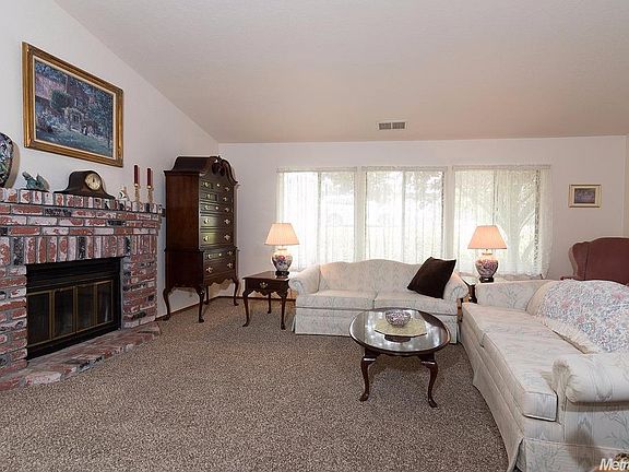 3rd image of 2458 Knollwood Dr