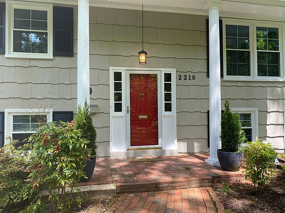 3rd image of 2218 Summerset Ln