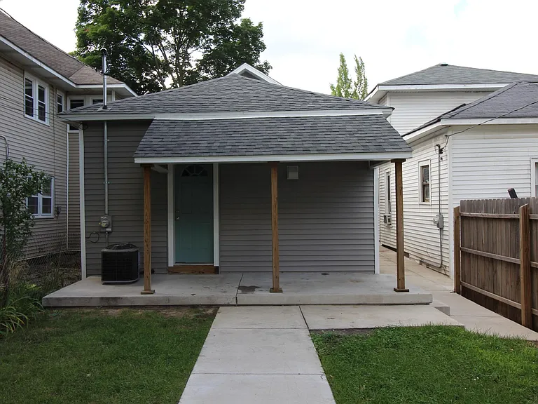 128 Gold Ave SW — Photo 2