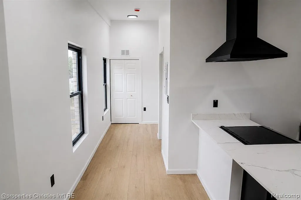 Studio, 1.0 bath, 480 sqft, $1,150 — Photo 2