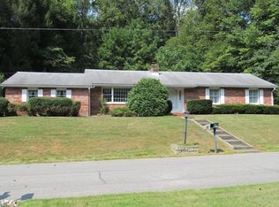 121 Greenberry Dr, Elkview, WV 25071