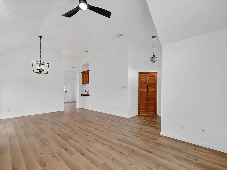 7403 Oak Walk Dr — Photo 5