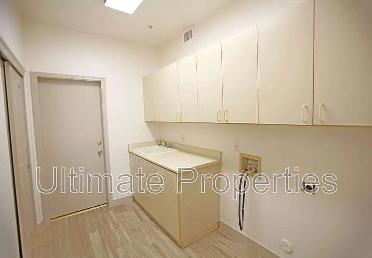 13872 E Kalil Dr — Photo 15
