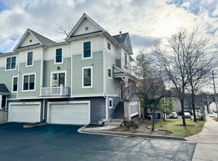 409 N President St APT A, Wheaton, IL 60187