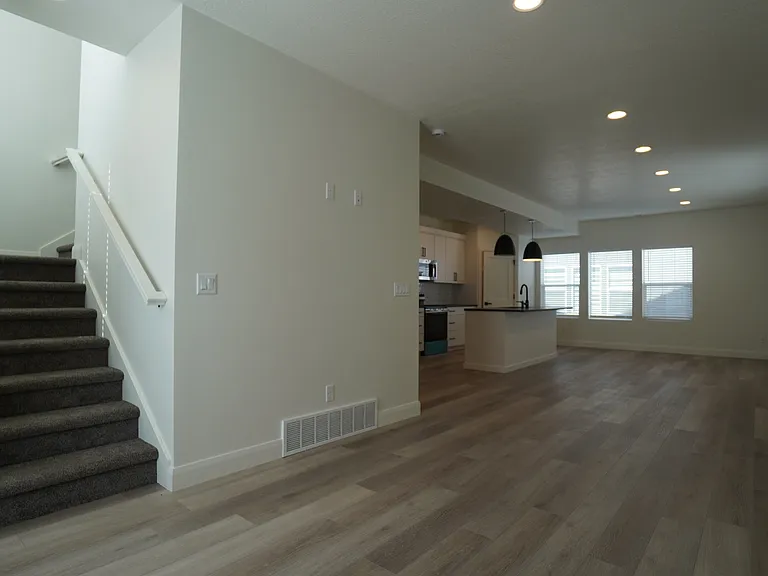 2925 S Highway 89 #15 — Photo 2