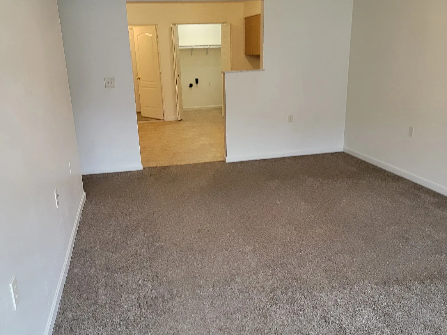3 bed, 1.5 bath, 1200 sqft, $1,200 — Photo 3
